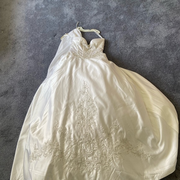 David’s Bridal Sweetheart neckline wedding dress, ball gown - Picture 12 of 12